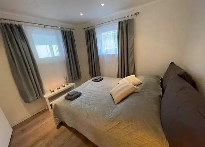 Апартаменты Lovely 1 Bedroom And 1 Livingroom Олесунн