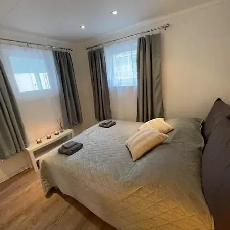 Apartamento Lovely 1 Bedroom And 1 Livingroom Ålesund